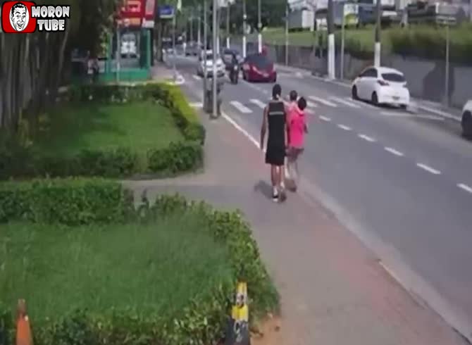 Video :A drunken porn actress from Onlyfans attempts to abduct a youngster in S&atilde;o Paulo